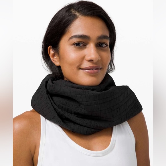Lululemon Vinyasa Scarf in Rulu Herringbone - Picture 4 of 16